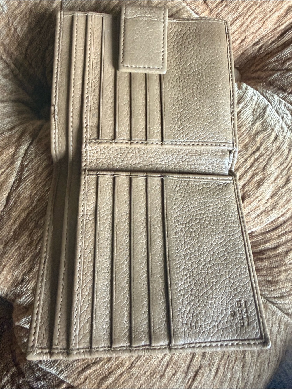 Authentic Gucci Beige Leather Shoulder Bag and Wallet Set with Gold Hardware - Picture 5 of 6